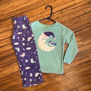 Carter’s 5T two piece fleece pajama
